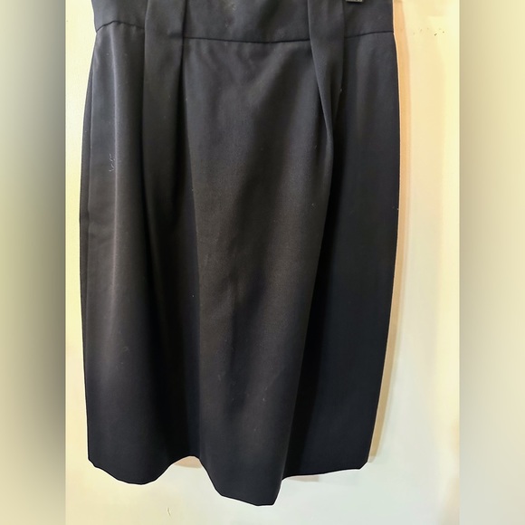 Jones New York suiting skirt. Navy blue Petites 8P - Picture 8 of 10